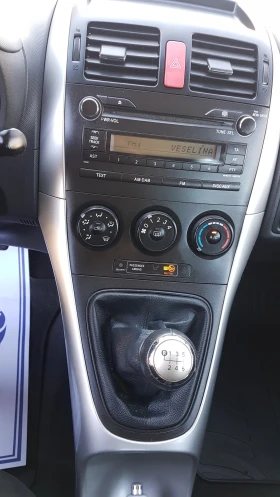 Toyota Auris 1.4 i 100кс, снимка 10