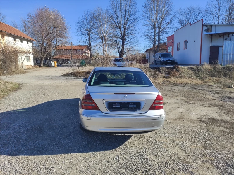 Mercedes-Benz C 220 2.2cdi навигация елеганс отличен, снимка 7 - Автомобили и джипове - 48564794