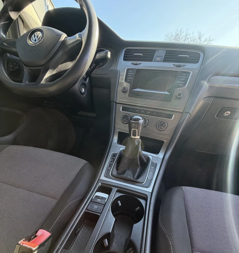 VW Golf 1.6 TDI Като нов, снимка 7 - Автомобили и джипове - 52925129