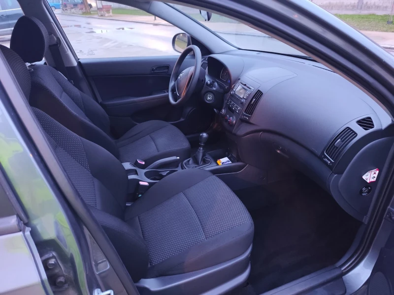 Hyundai I30 ПЕРФЕКТЕН , снимка 8 - Автомобили и джипове - 53458526