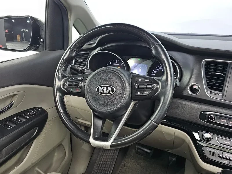 Kia Carnival 9-SEATER LUXURY, снимка 13 - Автомобили и джипове - 55259964