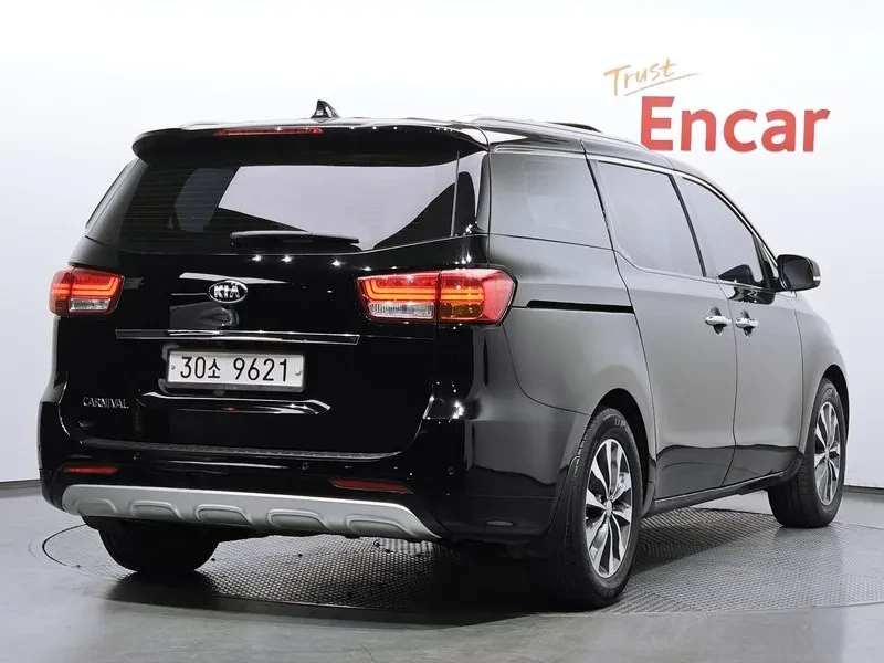 Kia Carnival 9-SEATER LUXURY, снимка 2 - Автомобили и джипове - 55259964