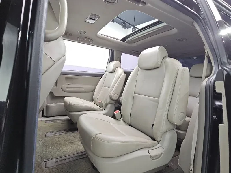 Kia Carnival 9-SEATER LUXURY, снимка 12 - Автомобили и джипове - 55259964