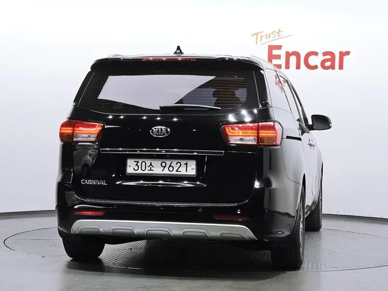 Kia Carnival 9-SEATER LUXURY, снимка 4 - Автомобили и джипове - 55259964