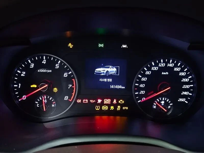 Kia Stinger, снимка 8 - Автомобили и джипове - 56689212