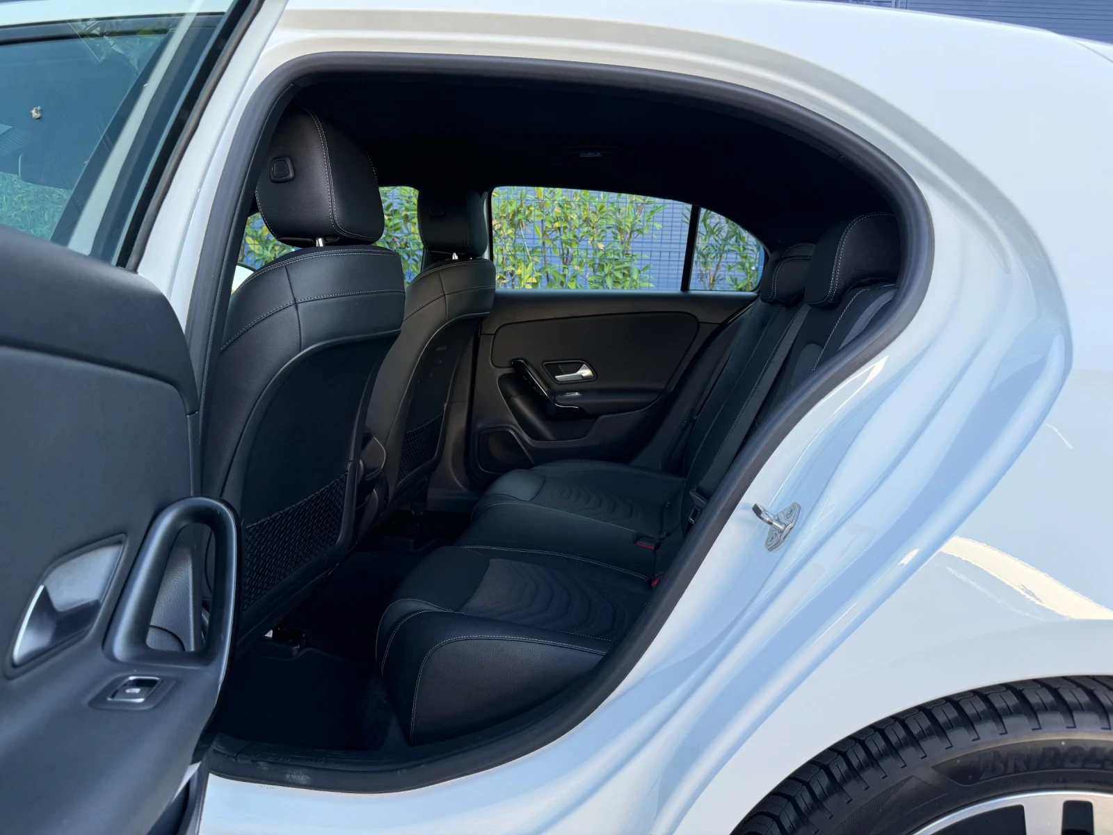 Mercedes-Benz A 180 DIGITAL-Widescreen/LED/DISTRONIC/ПЪЛ.СЕРВ.ИСТОРИЯ - изображение 10
