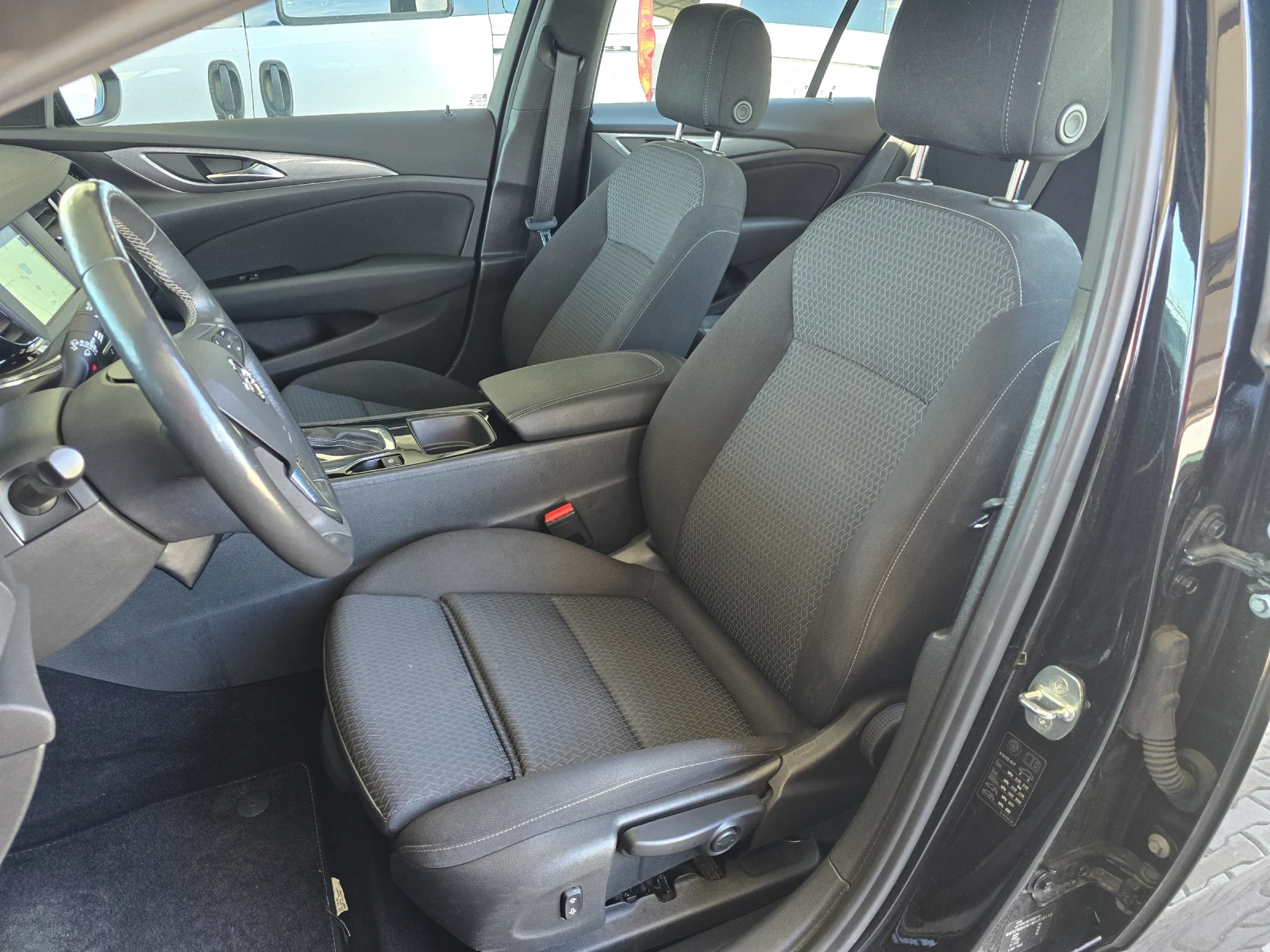 Opel Insignia ВСИЧКО ПЛАТЕНО, снимка 6 - Автомобили и джипове - 53253240