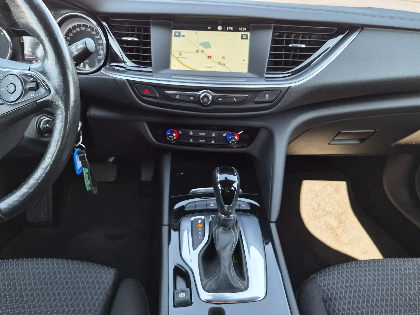 Opel Insignia ВСИЧКО ПЛАТЕНО, снимка 12 - Автомобили и джипове - 53253240