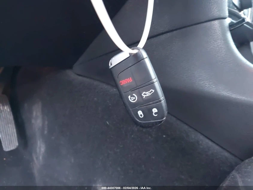 Chrysler 200 3.6L V-6 DOHC, VVT, 300HP Rear Wheel Drive | Mobile.bg � ����������� 11