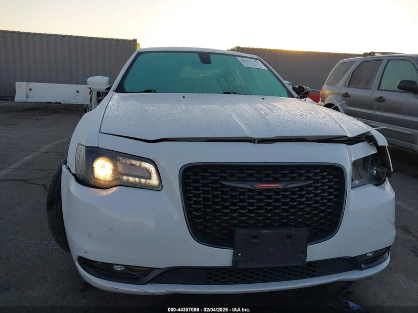 Chrysler 200 3.6L V-6 DOHC, VVT, 300HP Rear Wheel Drive | Mobile.bg � ����������� 12