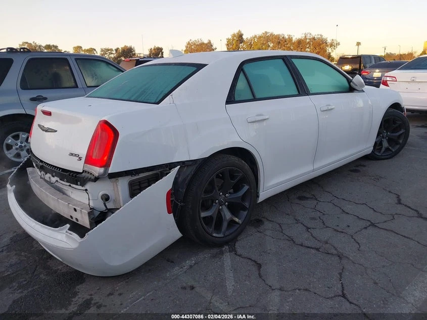 Chrysler 200 3.6L V-6 DOHC, VVT, 300HP Rear Wheel Drive | Mobile.bg � ����������� 4