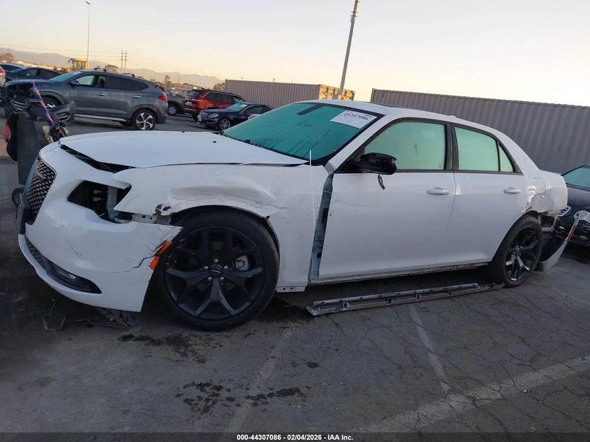 Chrysler 200 3.6L V-6 DOHC, VVT, 300HP Rear Wheel Drive | Mobile.bg � ����������� 14