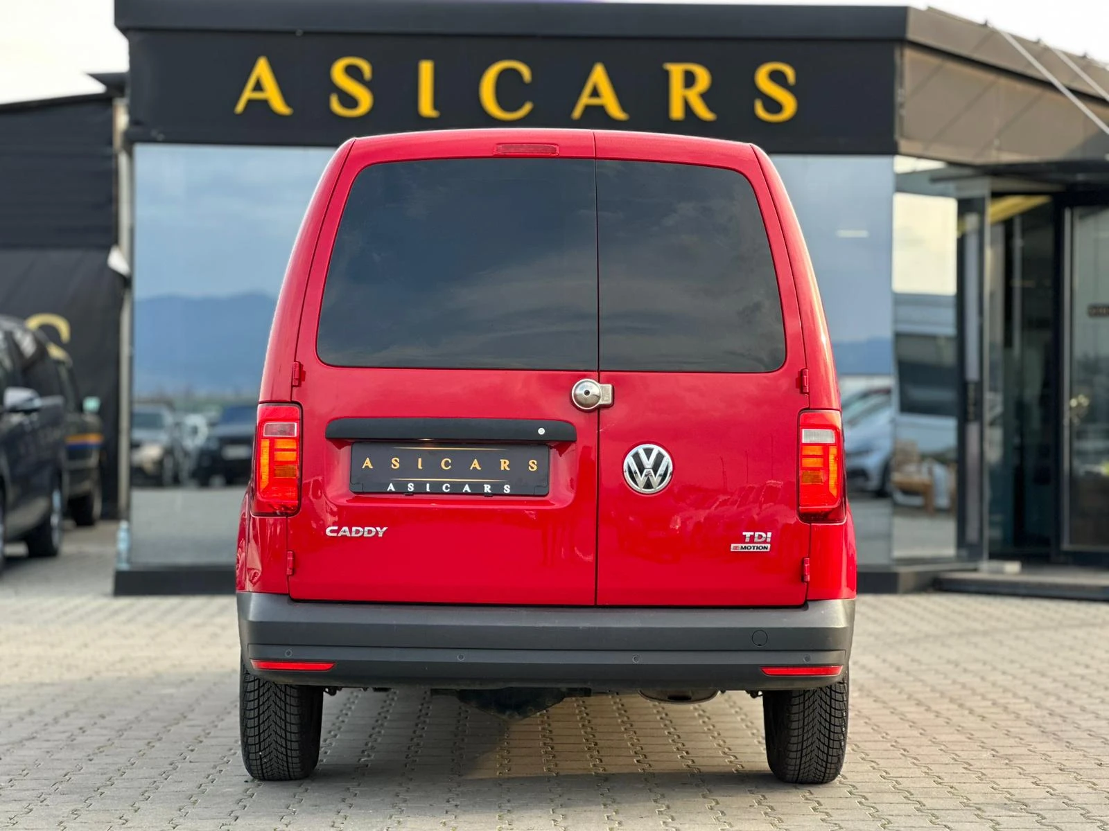 VW Caddy / 2.0TDI / 4X4 / TOP /, снимка 4 - Автомобили и джипове - 53897609