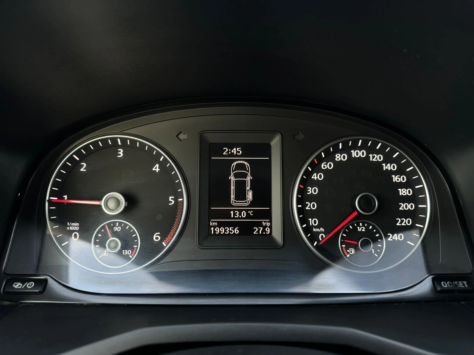 VW Caddy / 2.0TDI / 4X4 / TOP /, снимка 17 - Автомобили и джипове - 53897609