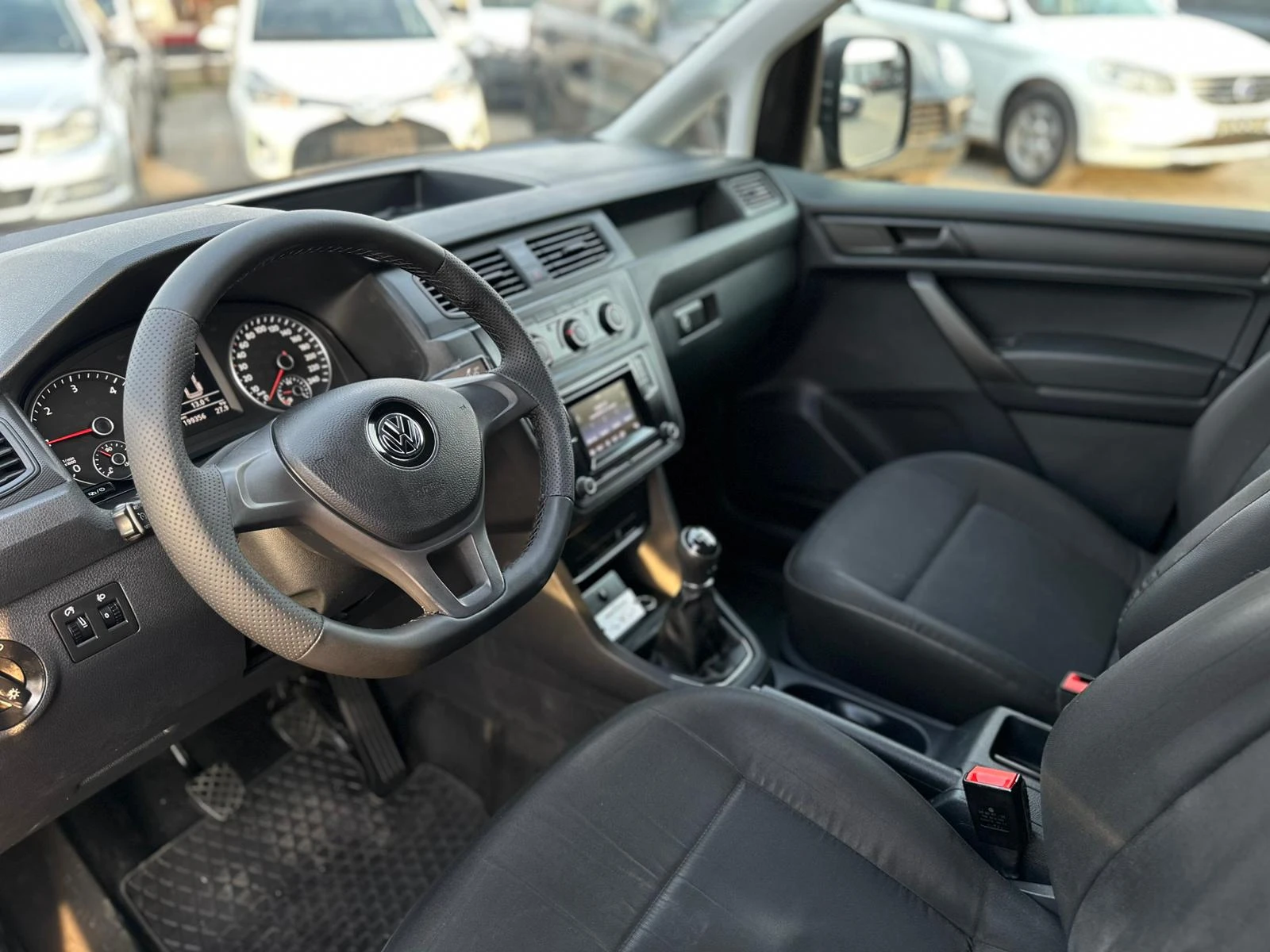 VW Caddy / 2.0TDI / 4X4 / TOP /, снимка 14 - Автомобили и джипове - 53897609