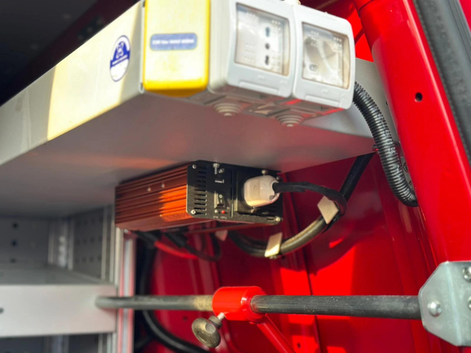 VW Caddy / 2.0TDI / 4X4 / TOP /, снимка 10 - Автомобили и джипове - 53897609