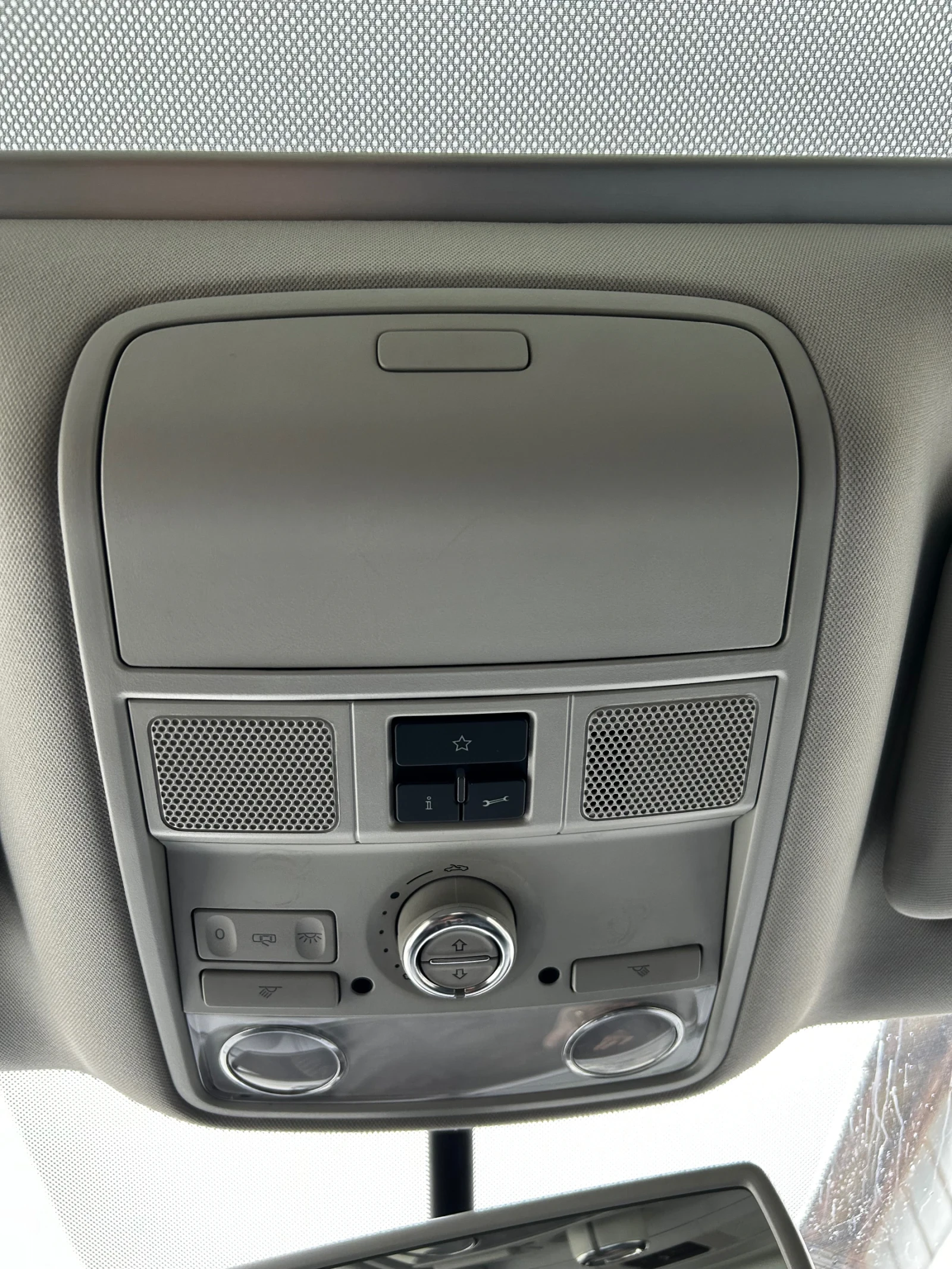 VW Touran 2.0 TDI, снимка 17 - Автомобили и джипове - 53927080