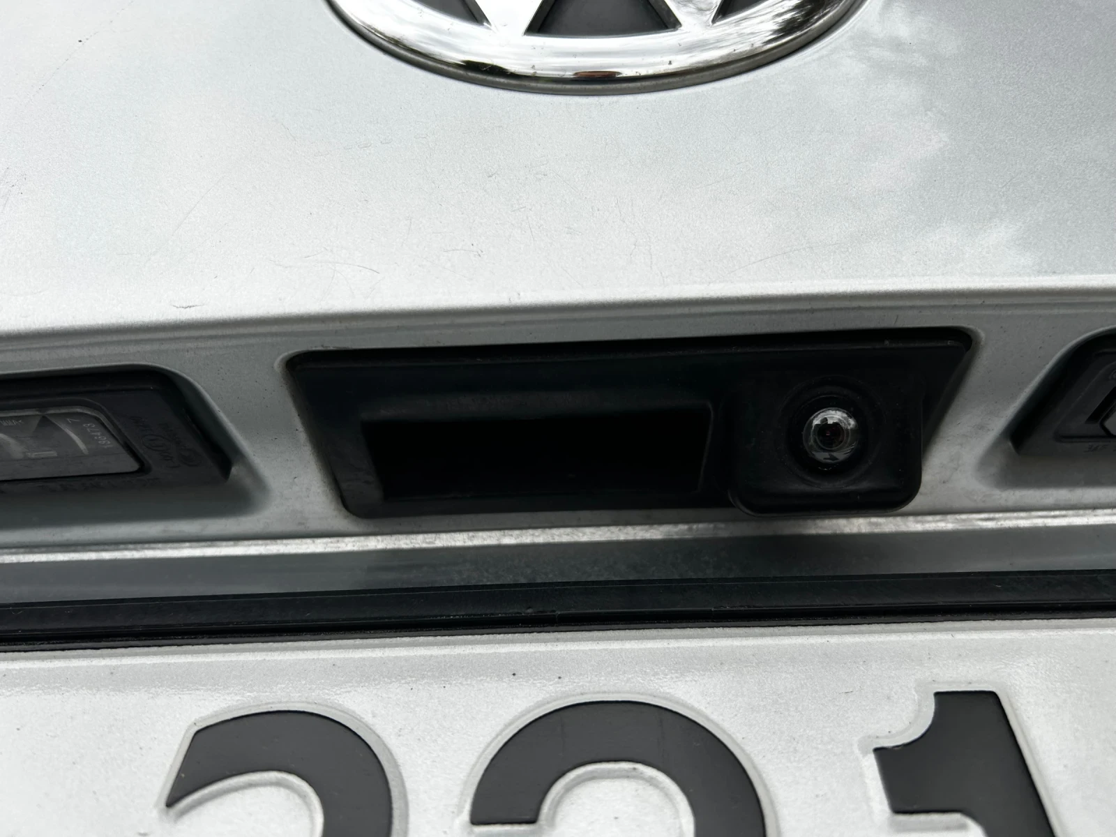 VW Touran 2.0 TDI, снимка 13 - Автомобили и джипове - 53927080