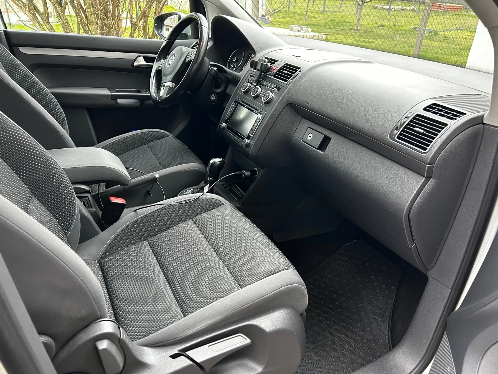 VW Touran 2.0 TDI, снимка 16 - Автомобили и джипове - 53927080