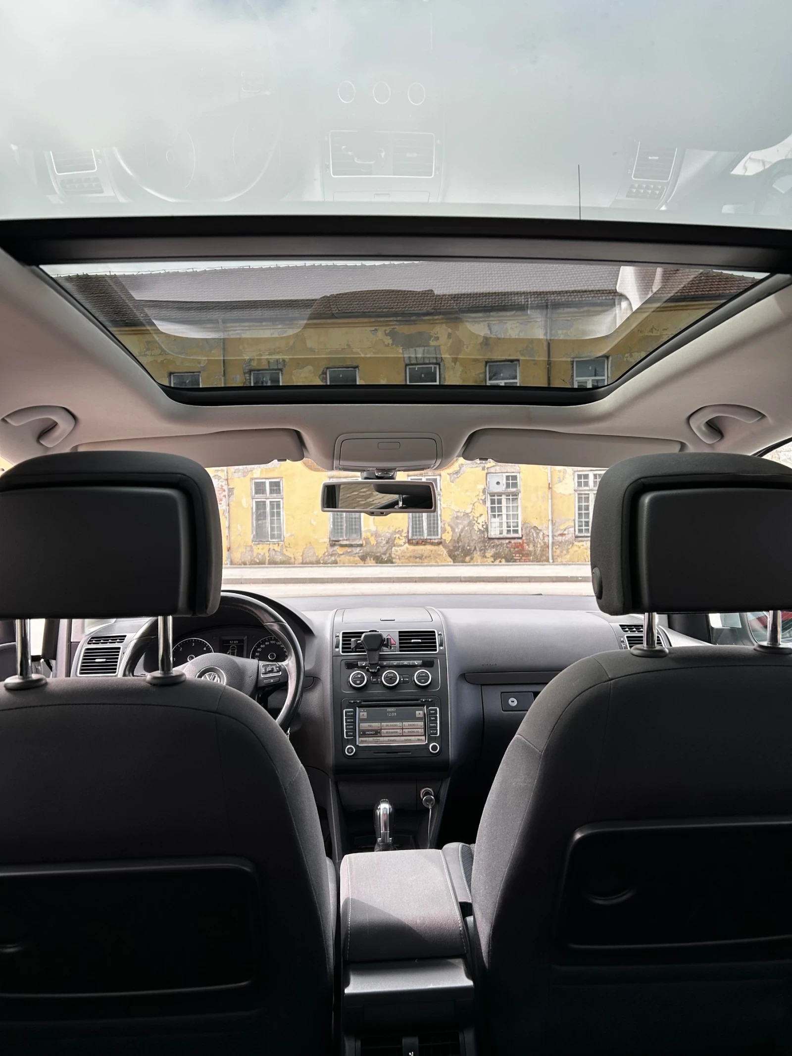 VW Touran 2.0 TDI, снимка 6 - Автомобили и джипове - 53927080