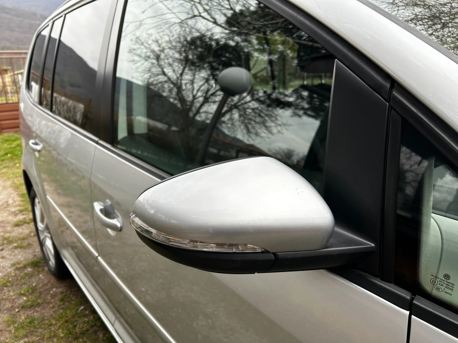 VW Touran 2.0 TDI, снимка 11 - Автомобили и джипове - 53927080