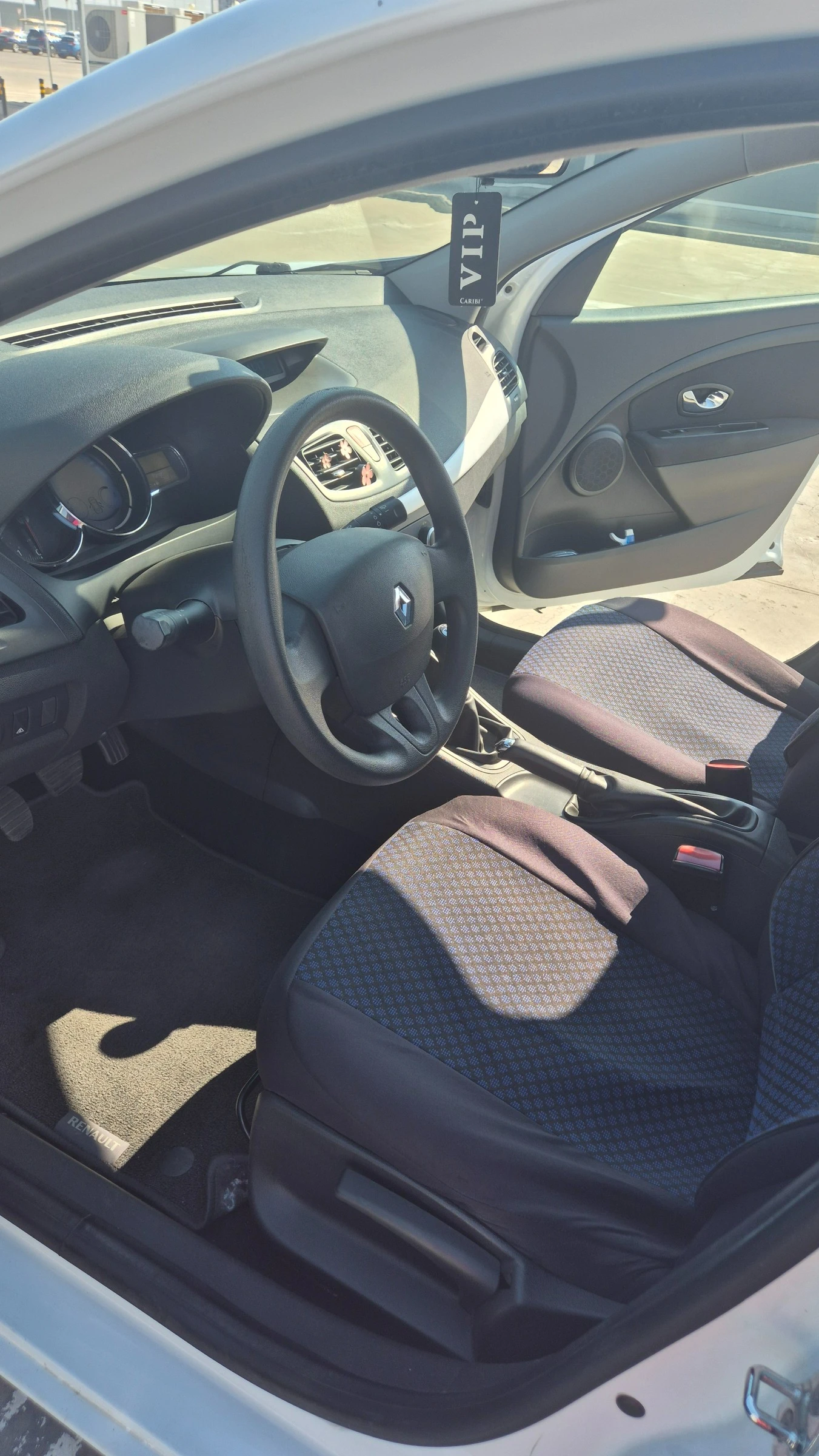 Renault Megane 1.5 DCI, снимка 15 - Автомобили и джипове - 54850012