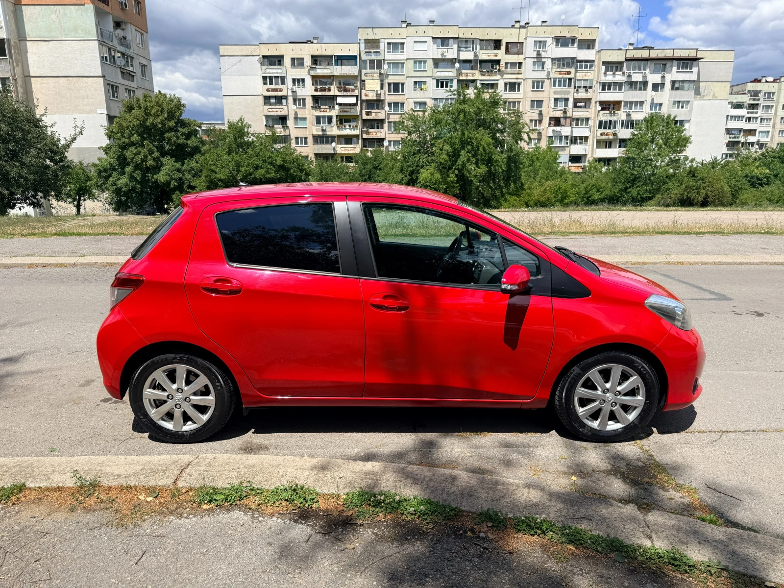 Toyota Yaris 1.4 D-4D, снимка 7 - Автомобили и джипове - 55415079