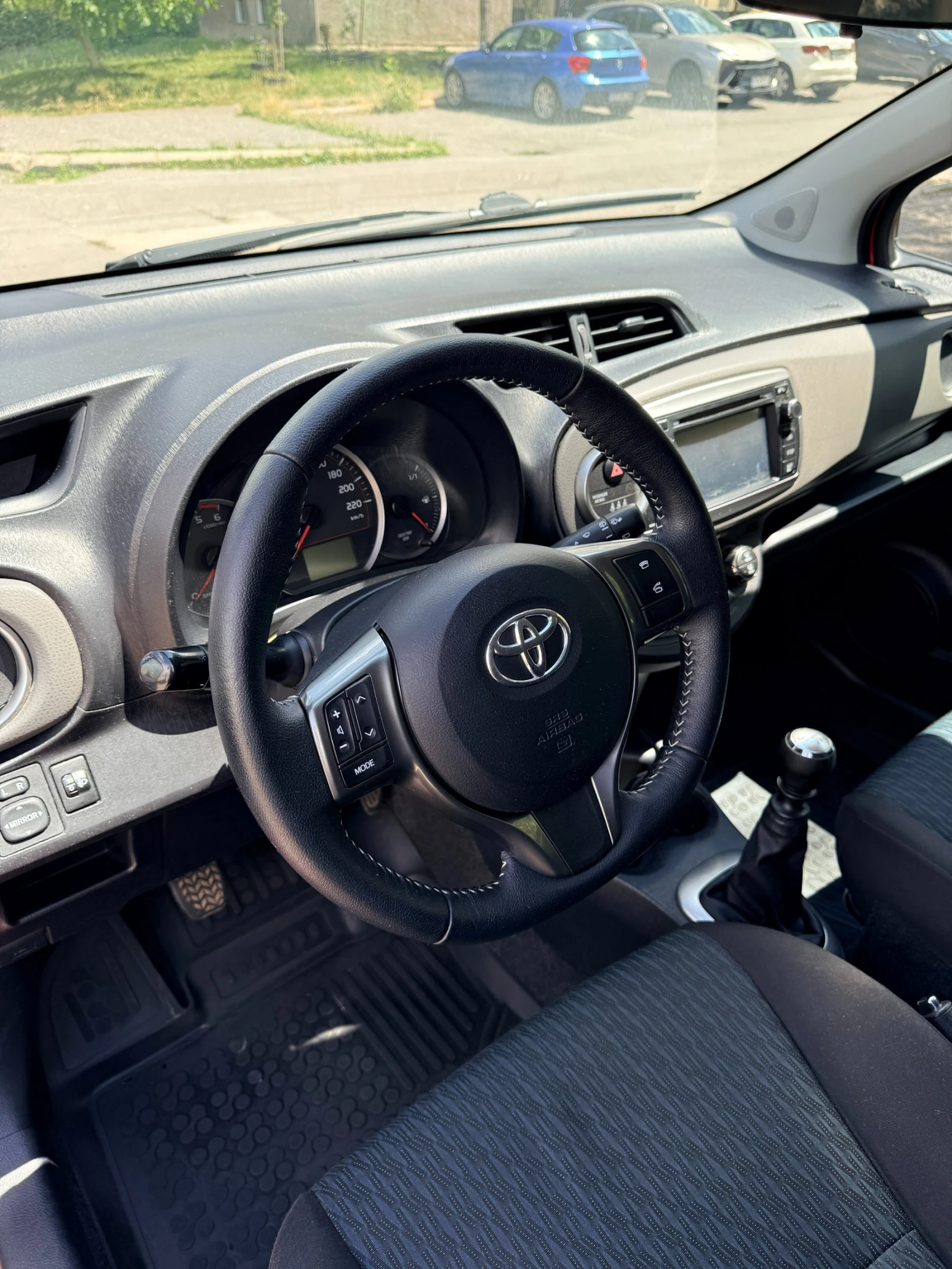 Toyota Yaris 1.4 D-4D, снимка 11 - Автомобили и джипове - 55415079