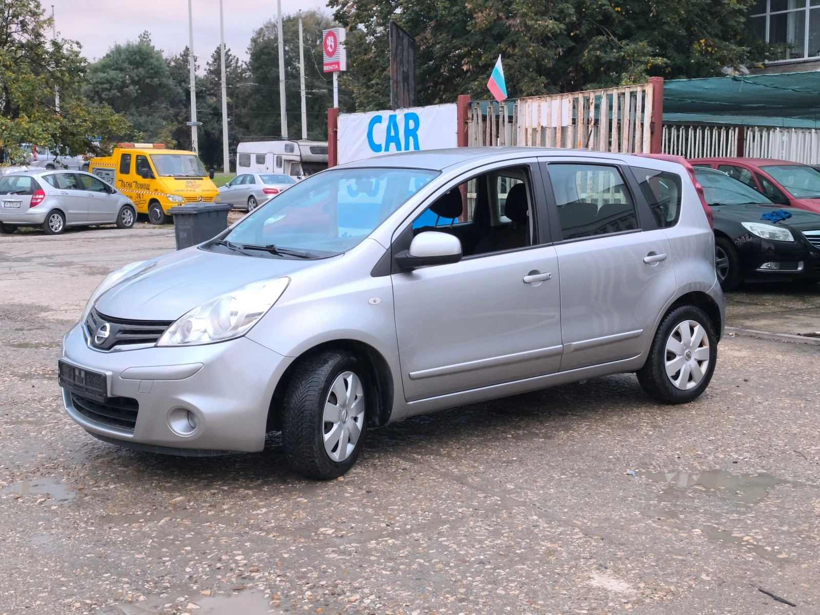 Nissan Note 1, 4 I, снимка 2 - Автомобили и джипове - 56731409