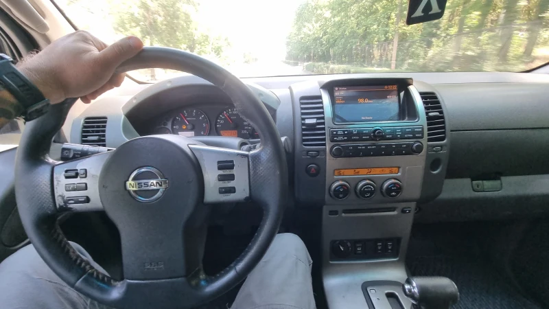 Nissan Navara D40, снимка 4 - Автомобили и джипове - 47593068