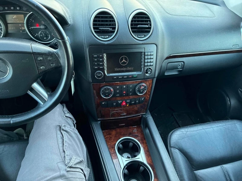 Mercedes-Benz GL * 4.6L * CARFAX * БЕЗ ПЪРВОНАЧАЛНА ВНОСКА, снимка 9 - Автомобили и джипове - 53158812