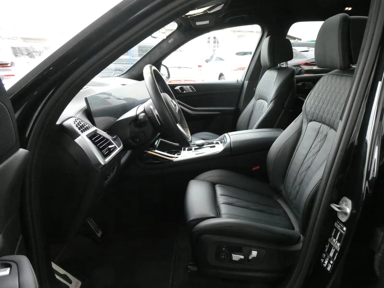 BMW X7 xDrive 40i M Sport - изображение 6