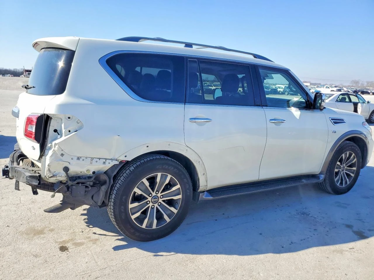 Nissan Armada 5.6l Sv - изображение 3