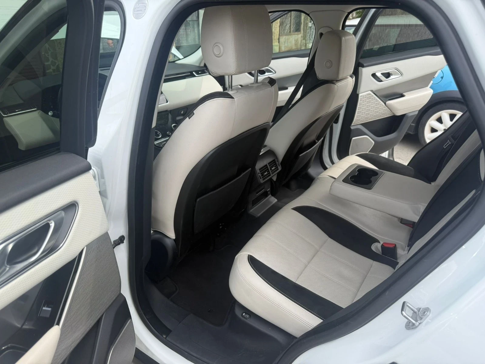 Land Rover Range Rover Velar, снимка 3 - Автомобили и джипове - 54885006