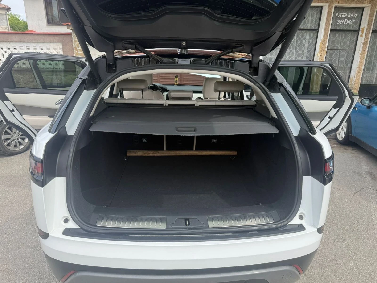 Land Rover Range Rover Velar, снимка 8 - Автомобили и джипове - 54885006