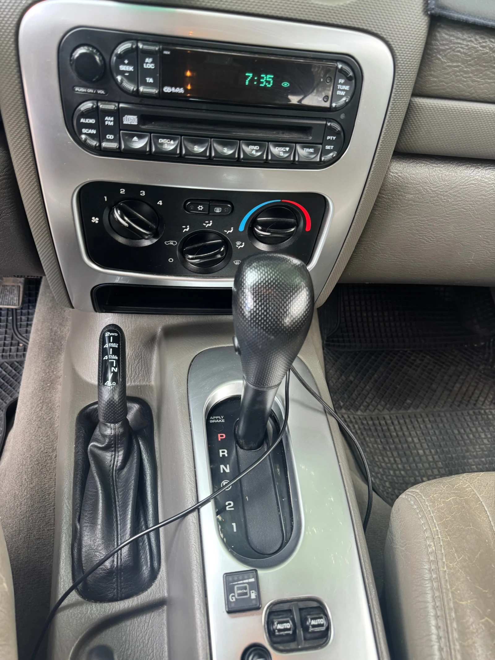 Jeep Cherokee 3.7 Limited , снимка 8 - Автомобили и джипове - 55259644