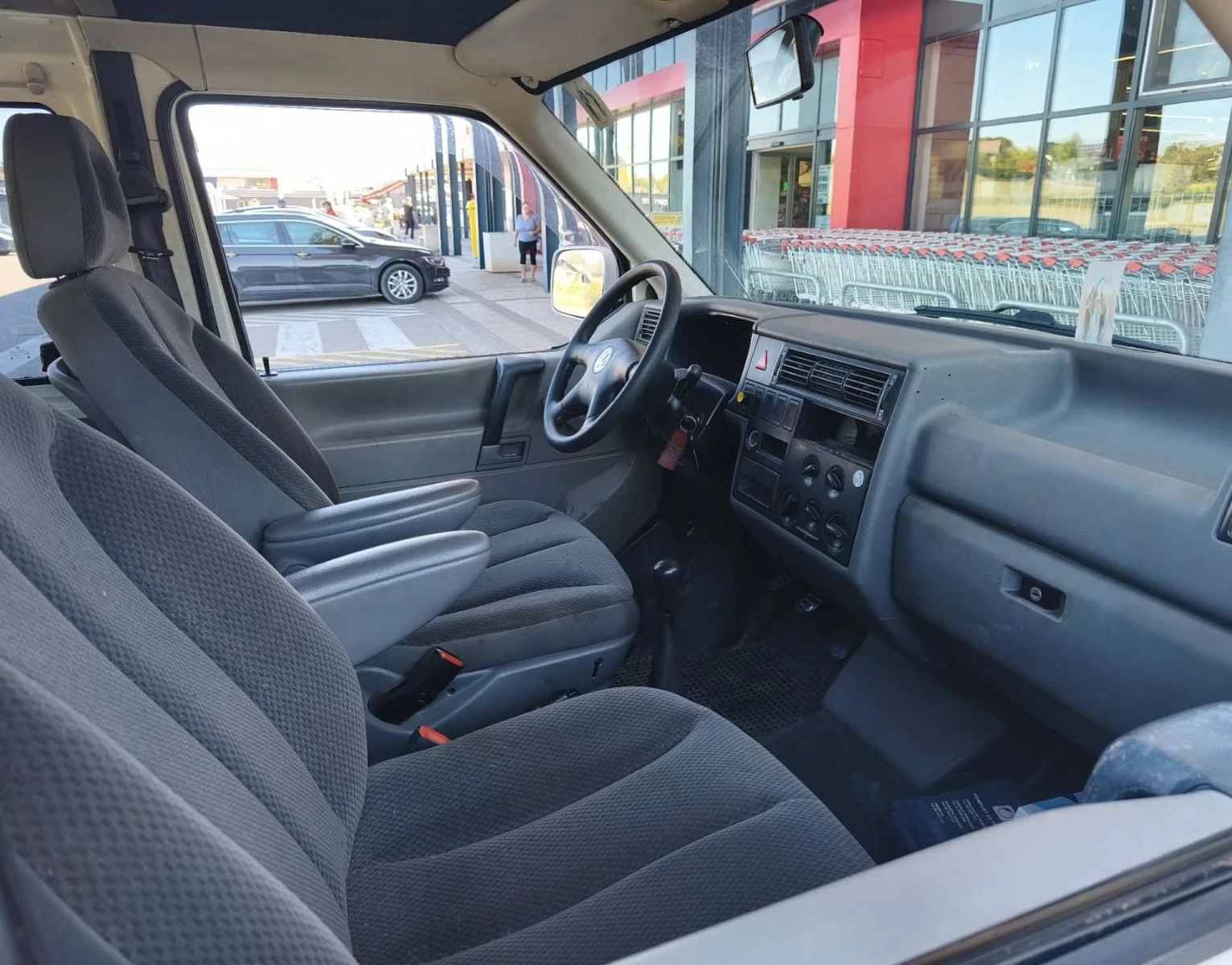 VW Caravelle 2.5 TDI , снимка 10 - Бусове и автобуси - 56637612