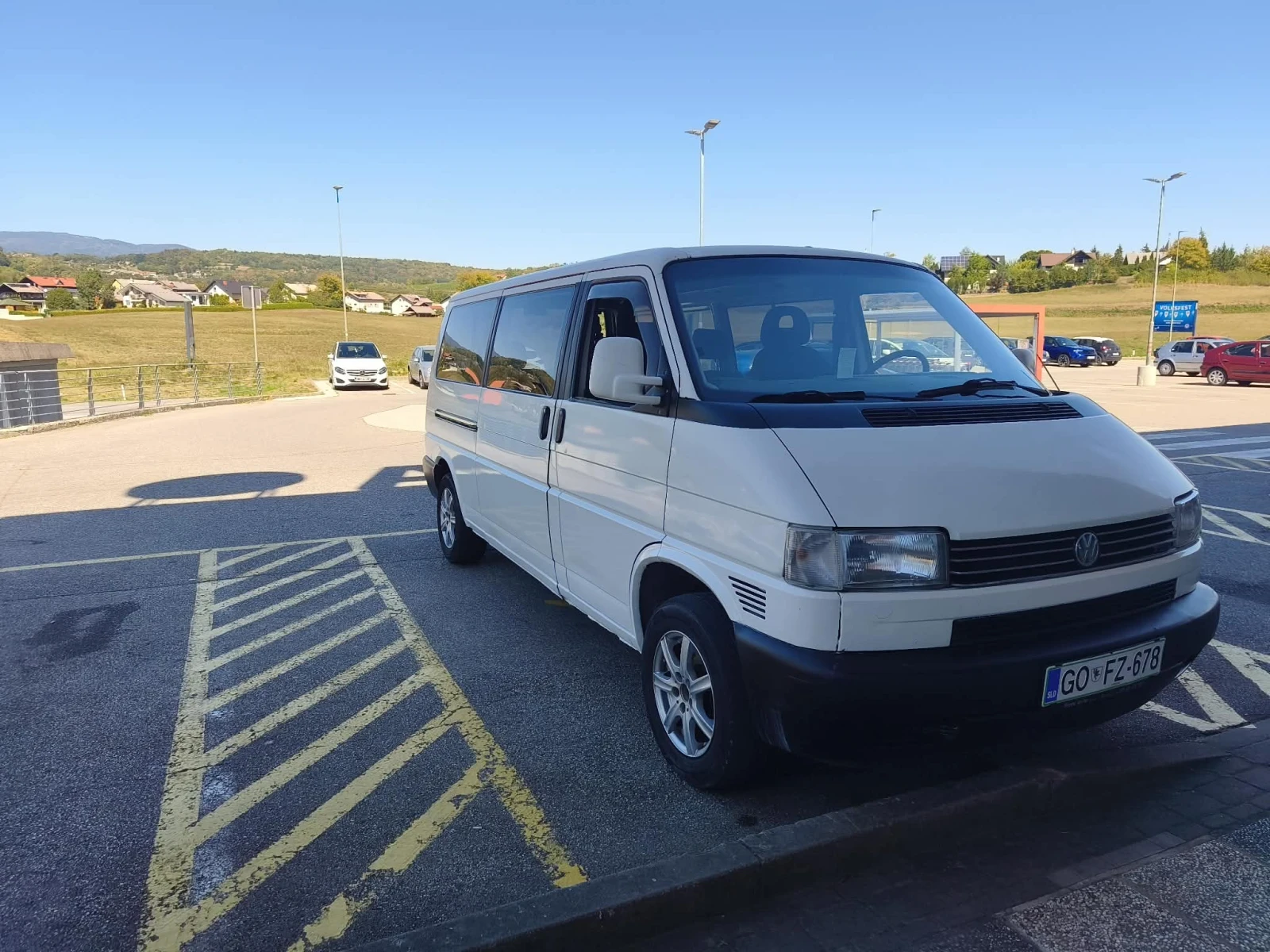 VW Caravelle 2.5 TDI , снимка 4 - Бусове и автобуси - 56637612