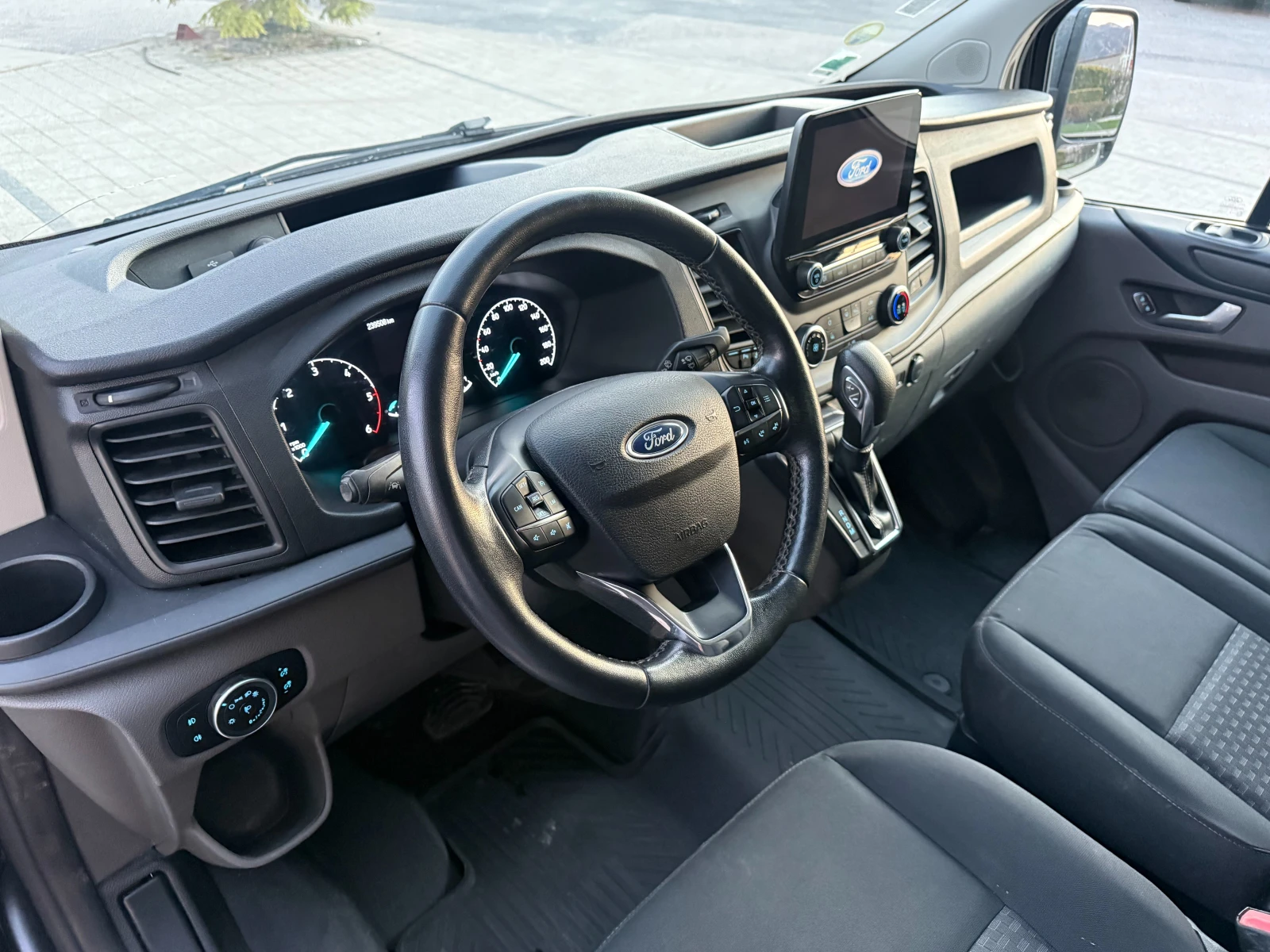 Ford Transit Custom 2.0TDCI 170�.�. ��������� L1H1 Euro 6 - �����/Nav  | Mobile.bg � ����������� 13