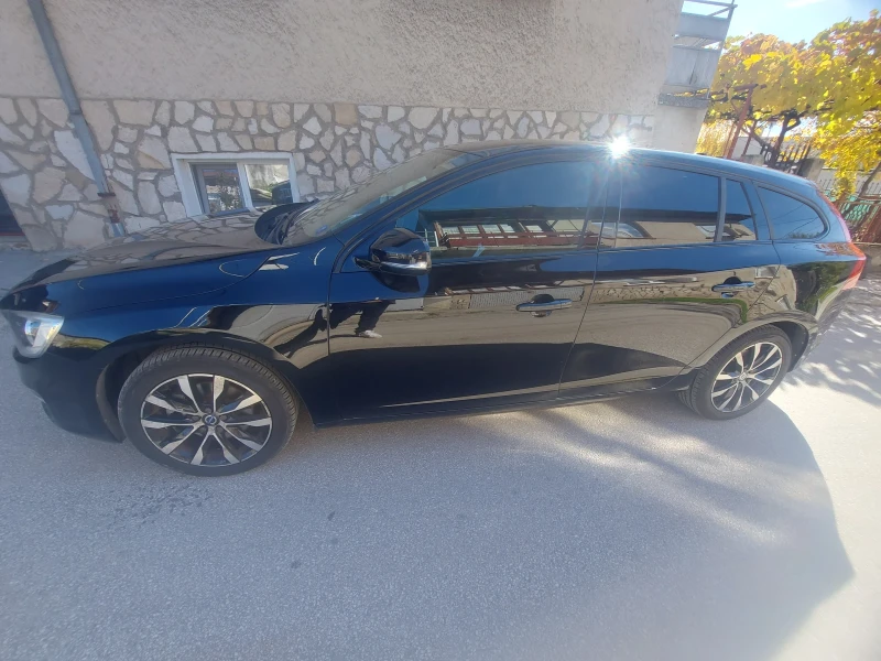 Volvo V60 D3, снимка 10 - Автомобили и джипове - 52383333