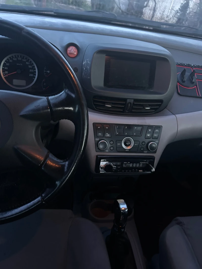 Nissan Almera tino, снимка 4 - Автомобили и джипове - 52561731