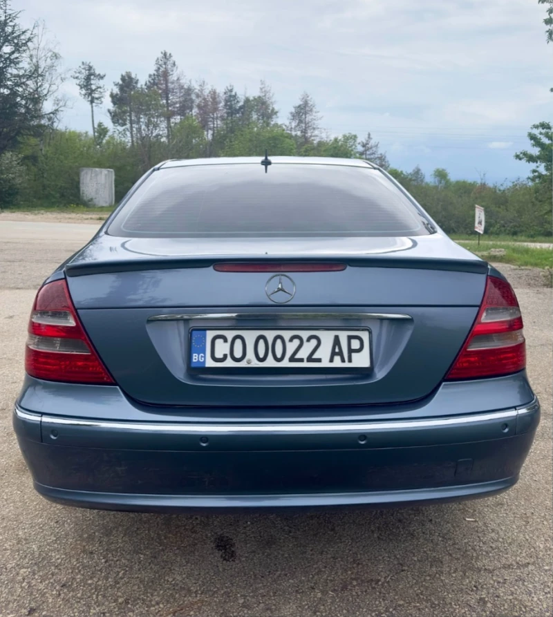 Mercedes-Benz E 220, снимка 6 - Автомобили и джипове - 53296976