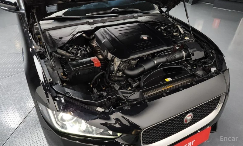 Jaguar XE, снимка 6 - Автомобили и джипове - 53457158