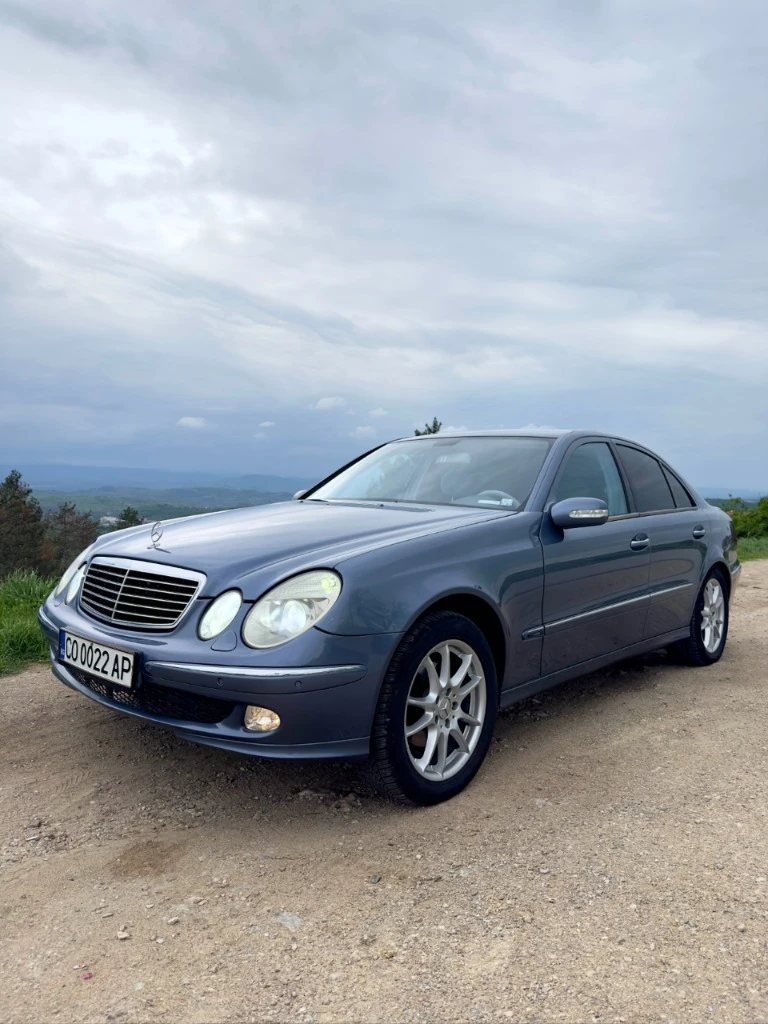 Mercedes-Benz E 220, снимка 3 - Автомобили и джипове - 53296976