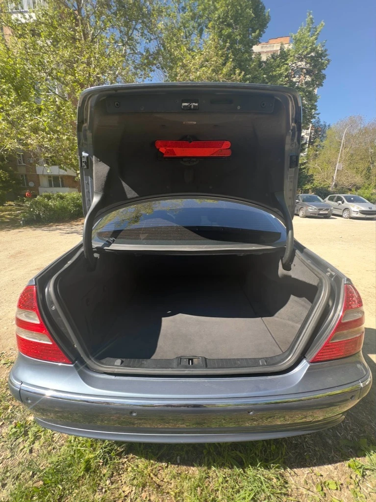 Mercedes-Benz E 220, снимка 7 - Автомобили и джипове - 53296976