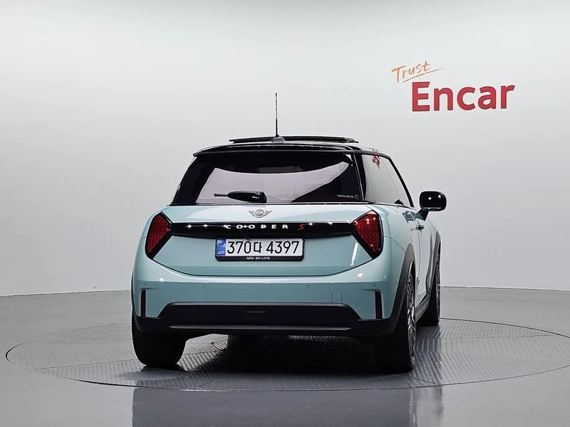 Mini Cooper Favoured| 192к.с.| ВКЛ.ТЕХНОТЕСТ, снимка 4 - Автомобили и джипове - 55642813