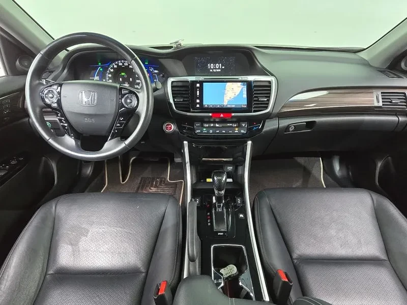 Honda Accord 2.0 HYBRID, снимка 7 - Автомобили и джипове - 55796283