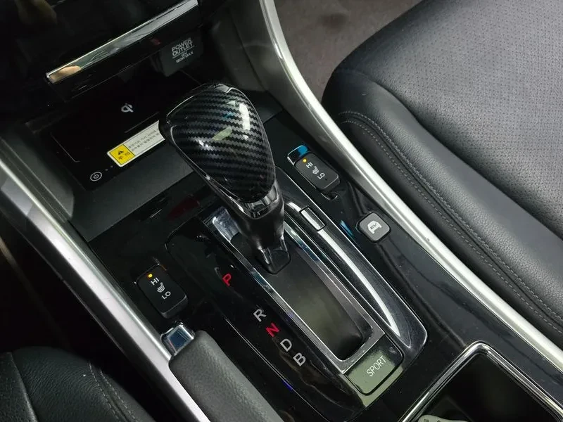 Honda Accord 2.0 HYBRID, снимка 9 - Автомобили и джипове - 55796283