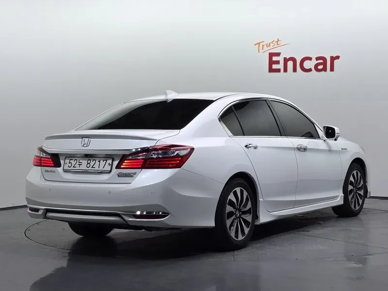 Honda Accord 2.0 HYBRID, снимка 2 - Автомобили и джипове - 55796283