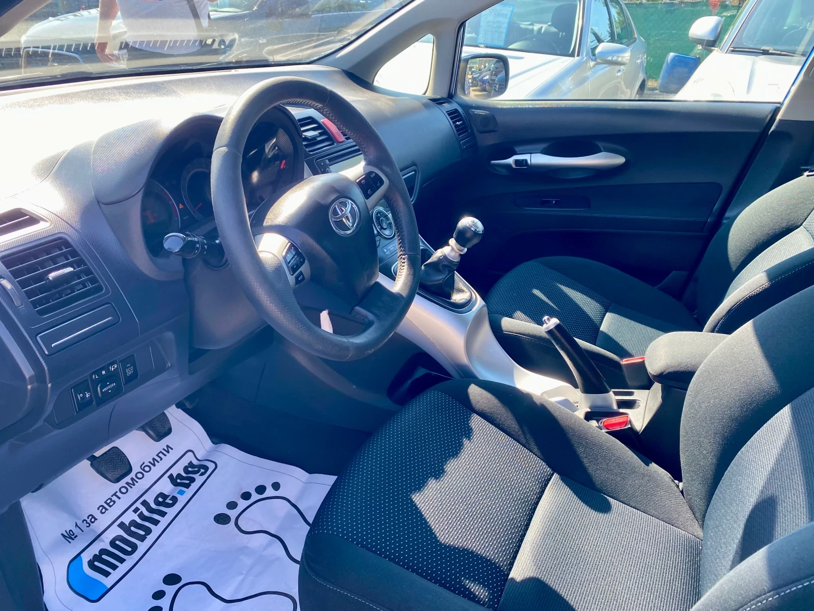 Toyota Auris  - изображение 8
